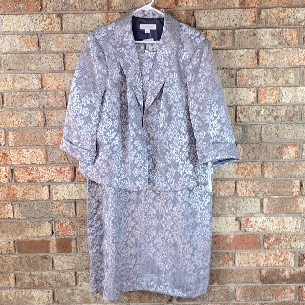 NWT 2-Piece Dress Suit Jacket Silver Women’s Size 22W Danillo MSRP $220 CL